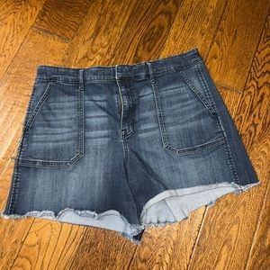 Sofia Vergara, dark wash Jean shorts
